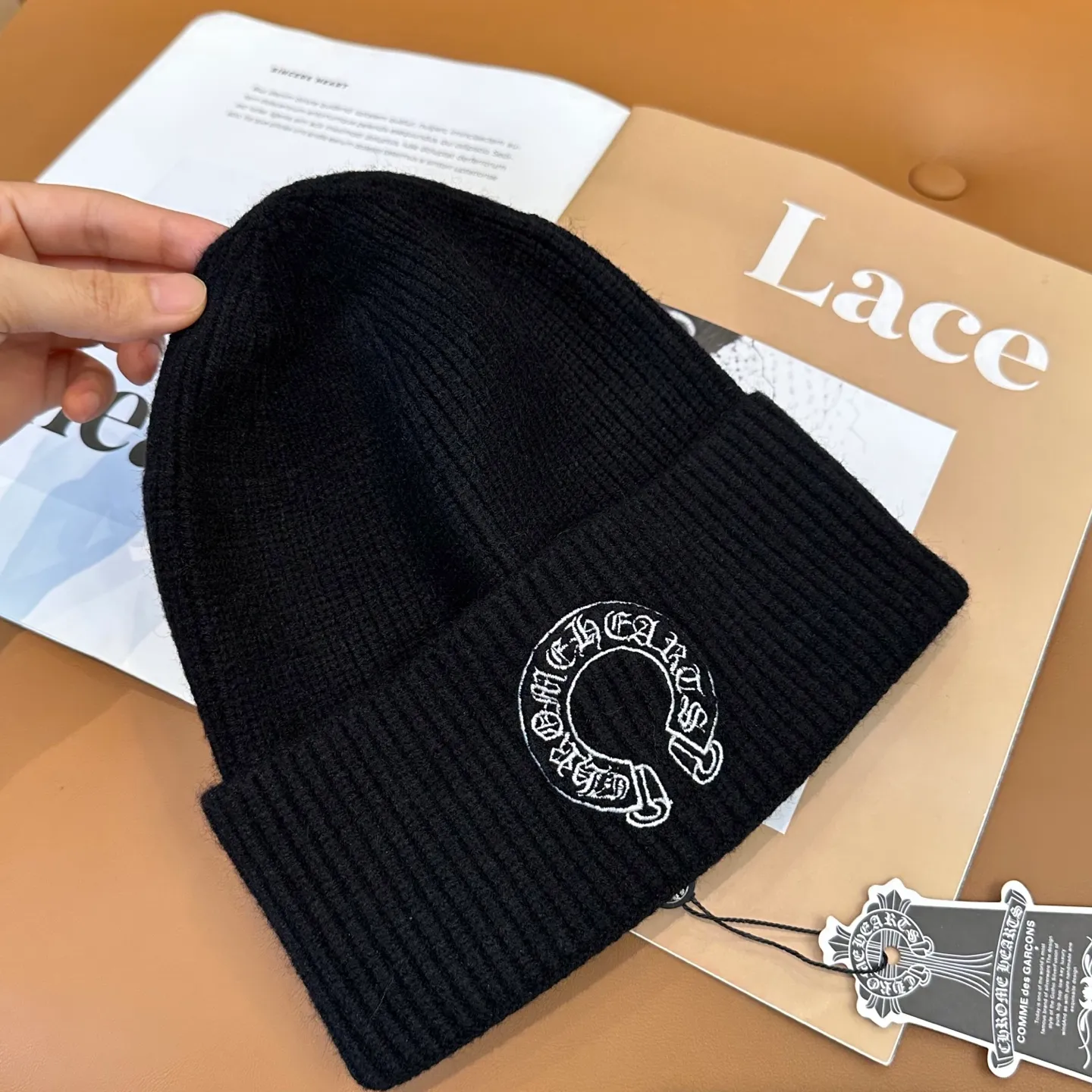 P50 🤍Chrome hearts new autumn and winter embroidered cross knitted hat🧶 One of the must-have hats in autumn and winter~ It really looks good on whoever wears it~, it is also a perfect match in black and white and gray in autumn~